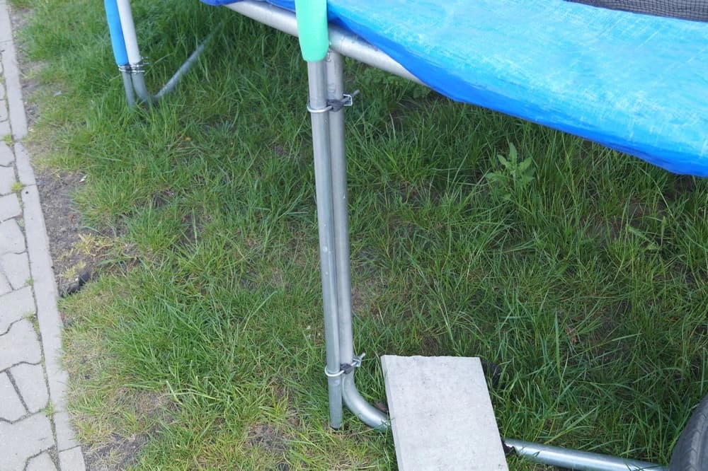 podwójne nogi trampolina