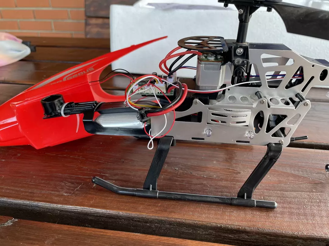 Infografika helikopter RC instrukcja
