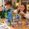 Chłopiec z dziewczynką bawią się klockami Minecraft Niebieska jaskinia 551 el.